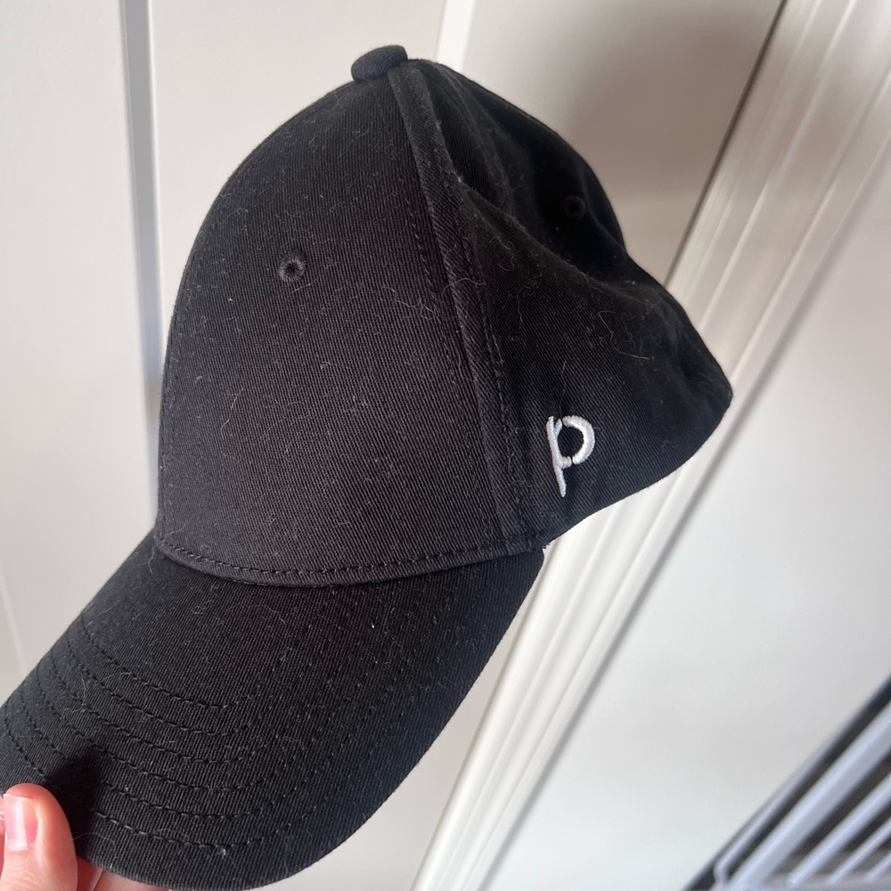 2 pony back hats